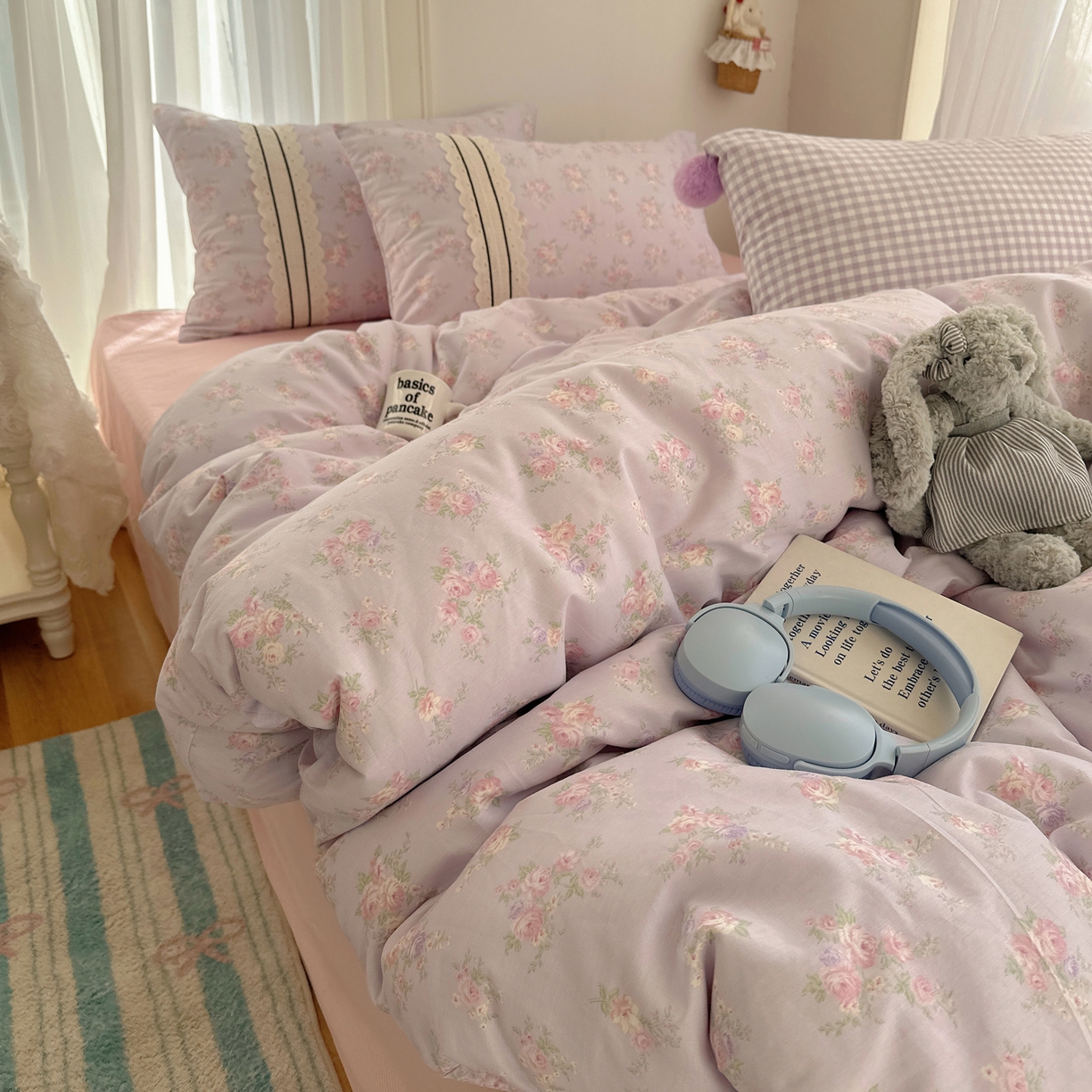 91家纺网 家纺一手货源 找家纺 三朵家纺 2026新款ins风全棉少女系花边印花系列四件套 花海迷人-紫