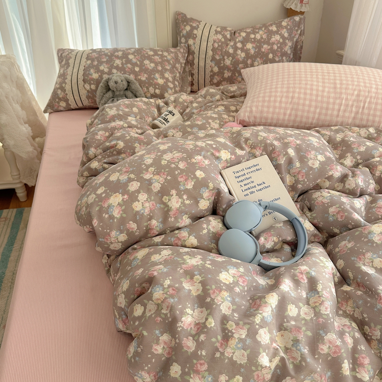 91家纺网 家纺一手货源 找家纺 三朵家纺 2026新款ins风全棉少女系花边印花系列四件套 花意飘香