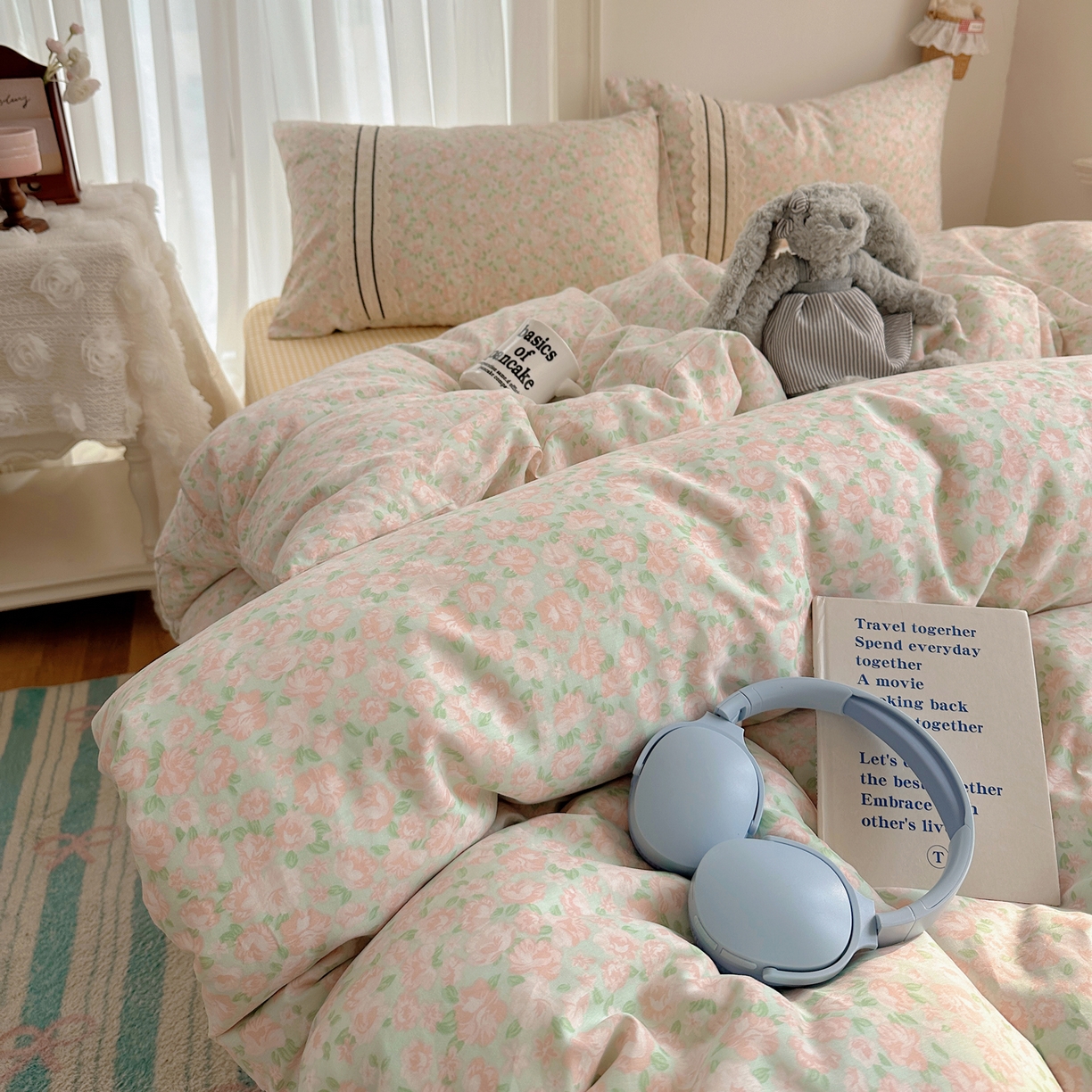 91家纺网 家纺一手货源 找家纺 三朵家纺 2026新款ins风全棉少女系花边印花系列四件套 浅浅花眠