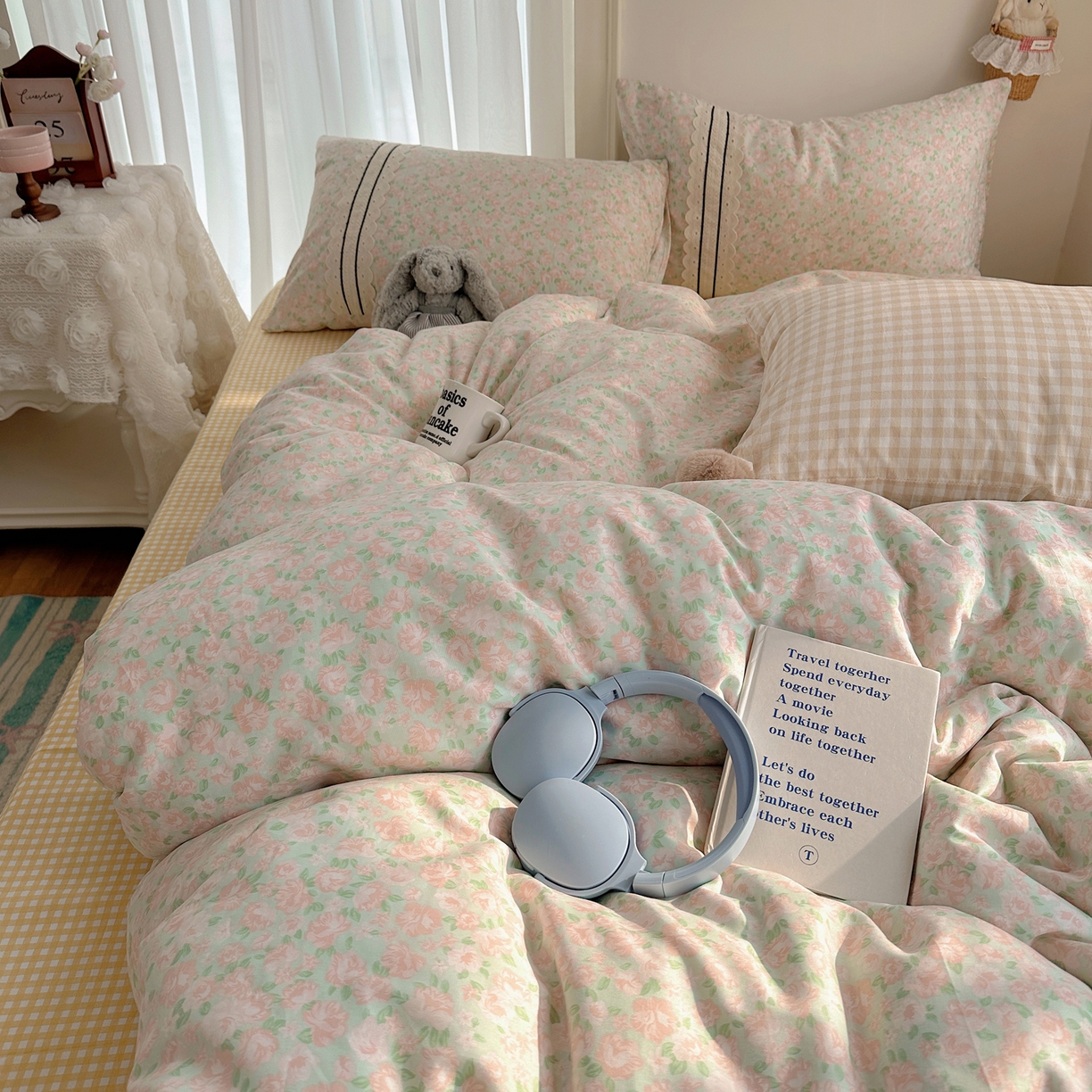 91家纺网 家纺一手货源 找家纺 三朵家纺 2026新款ins风全棉少女系花边印花系列四件套 浅浅花眠