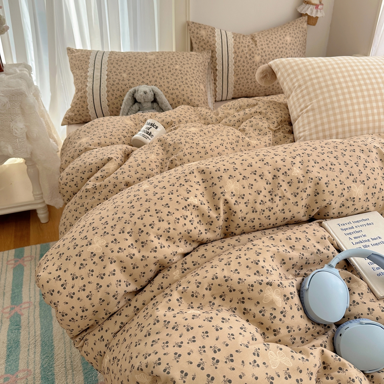 91家纺网 家纺一手货源 找家纺 三朵家纺 2026新款ins风全棉少女系花边印花系列四件套 洛川花海