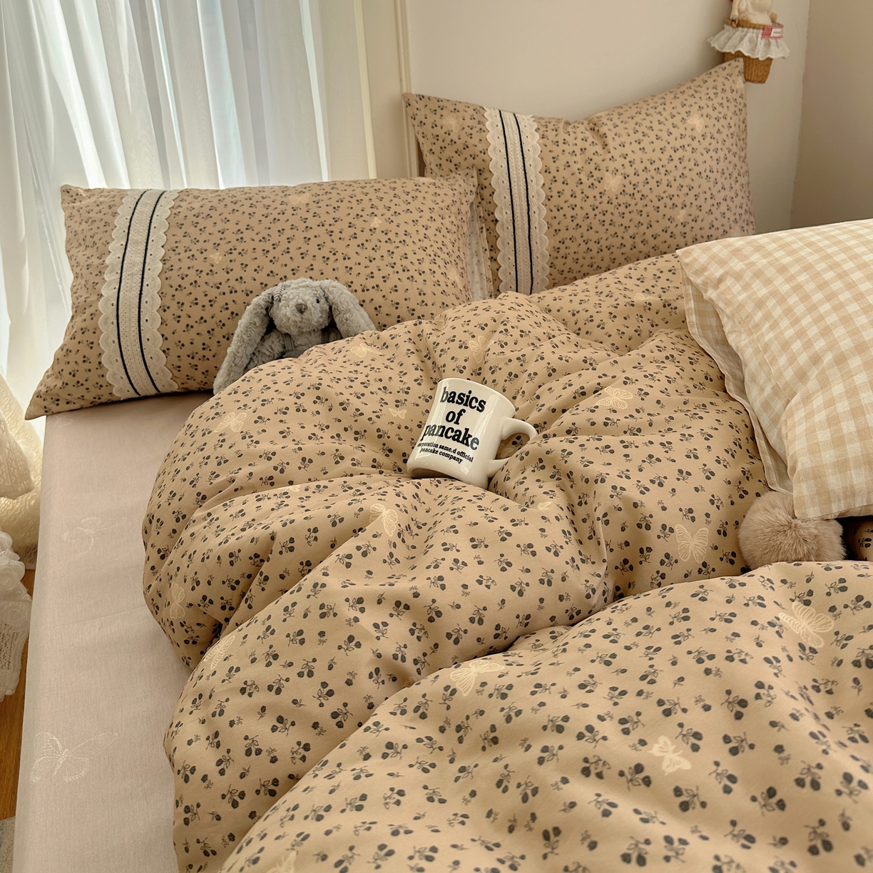 91家纺网 家纺一手货源 找家纺 三朵家纺 2026新款ins风全棉少女系花边印花系列四件套 洛川花海