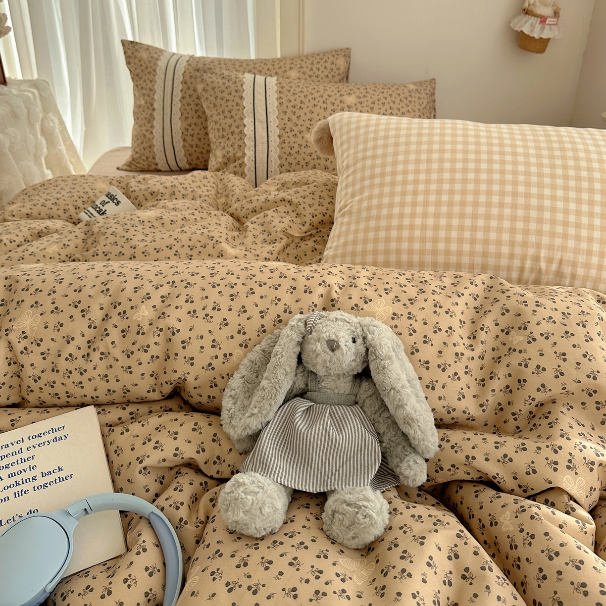 91家纺网 家纺一手货源 找家纺 三朵家纺 2026新款ins风全棉少女系花边印花系列四件套 洛川花海