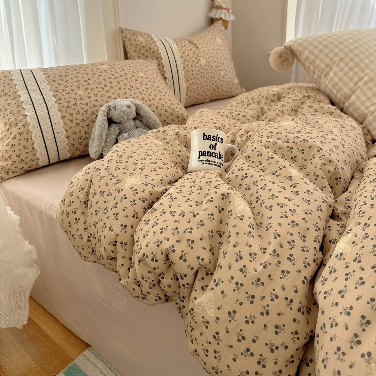 91家纺网 家纺一手货源 找家纺 三朵家纺 2026新款ins风全棉少女系花边印花系列四件套 洛川花海