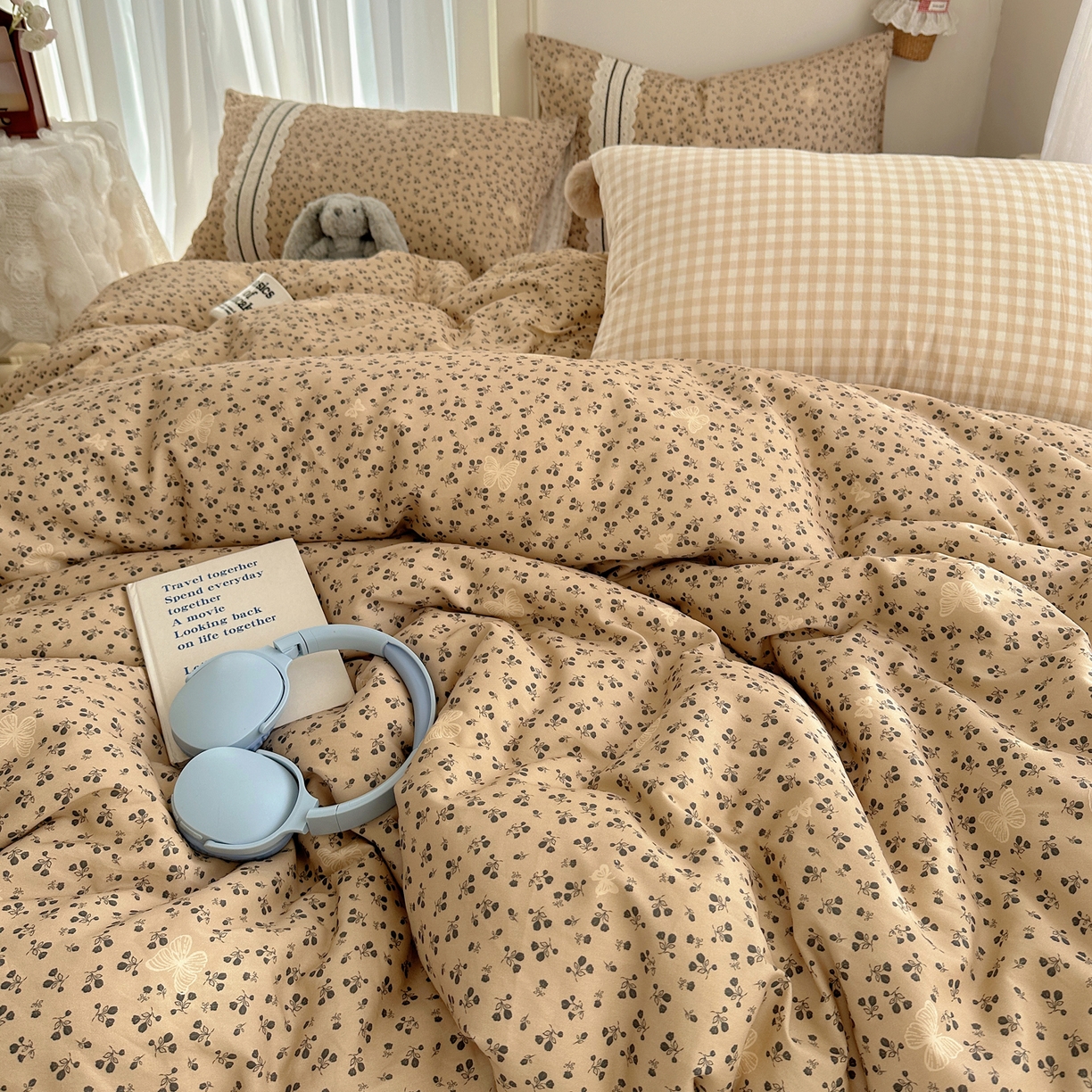 91家纺网 家纺一手货源 找家纺 三朵家纺 2026新款ins风全棉少女系花边印花系列四件套 洛川花海