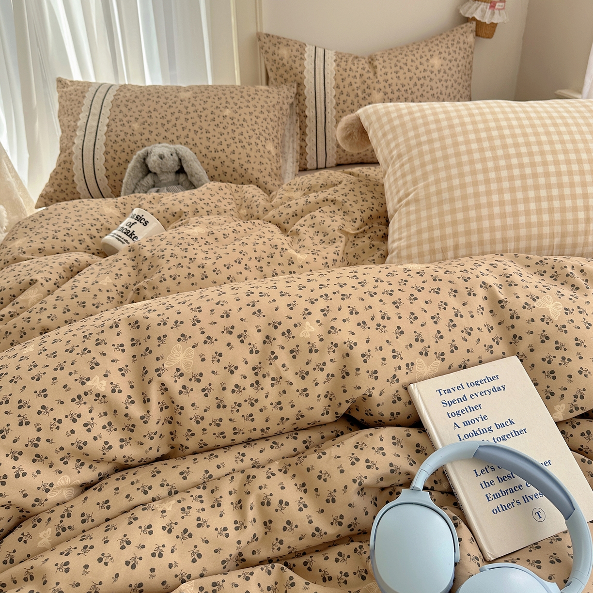 91家纺网 家纺一手货源 找家纺 三朵家纺 2026新款ins风全棉少女系花边印花系列四件套 洛川花海