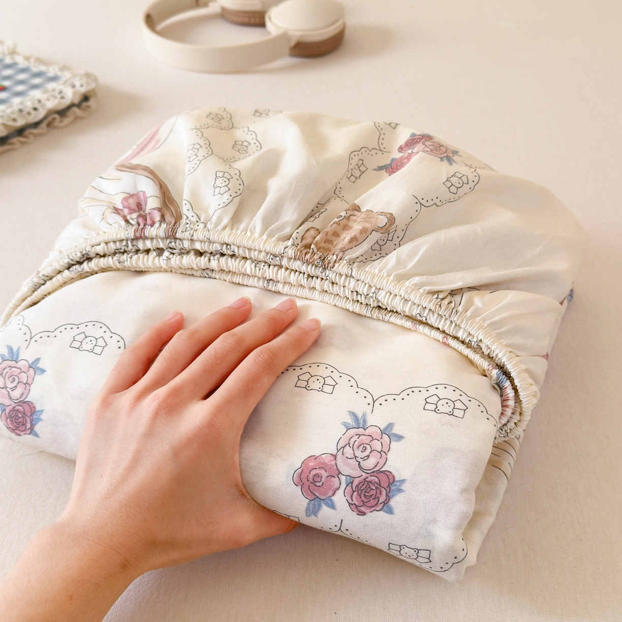 91家纺网 家纺一手货源 找家纺 清雅福 2025新款全棉柔软印花系列单床笠 安缦小熊