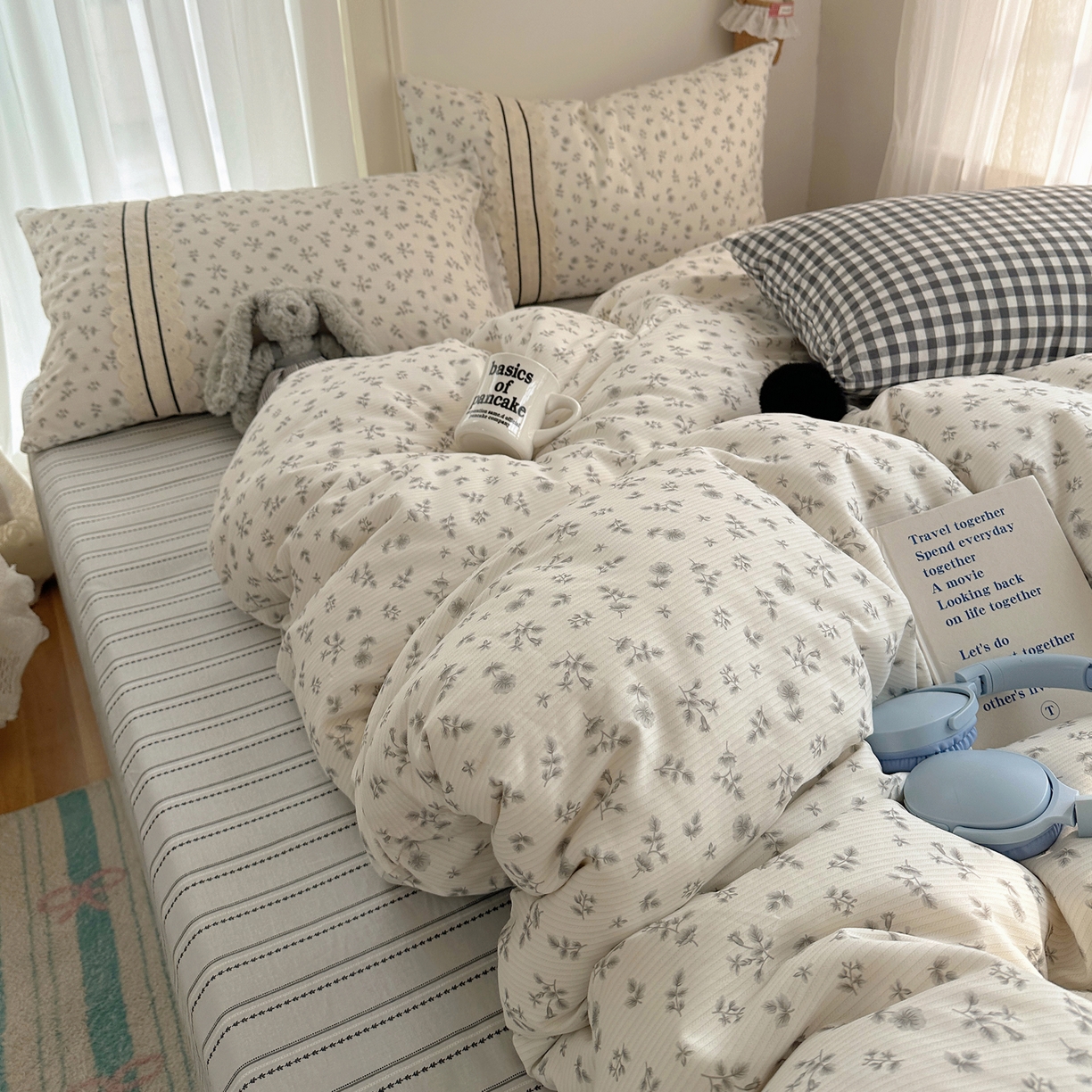 91家纺网 家纺一手货源 找家纺 三朵家纺 2026新款ins风全棉少女系花边印花系列四件套 繁花点点