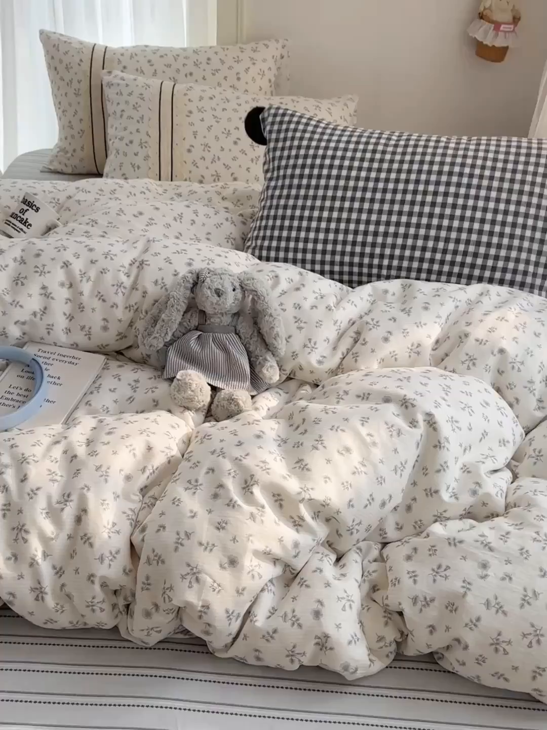 91家纺网 家纺一手货源 找家纺 三朵家纺 2026新款ins风全棉少女系花边印花系列四件套 繁花点点