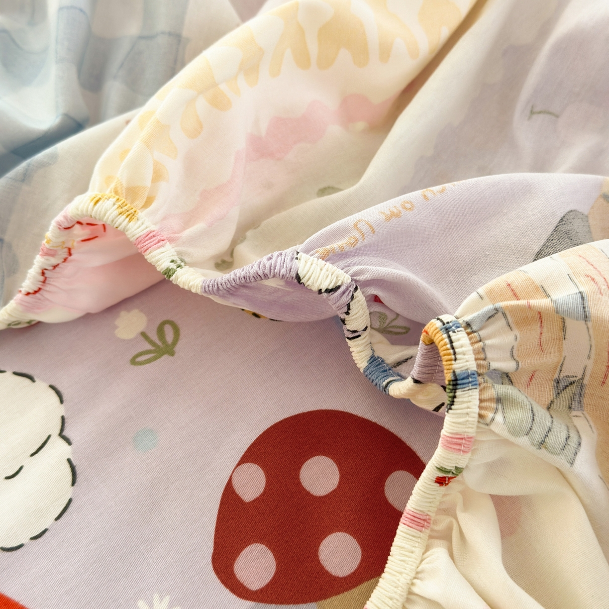 91家纺网 家纺一手货源 找家纺 清雅福 2025新款全棉柔软印花系列单床笠 彩虹小镇