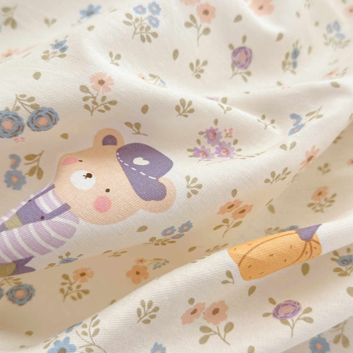 91家纺网 家纺一手货源 找家纺 清雅福 2025新款全棉柔软印花系列单床笠 碎花兔熊