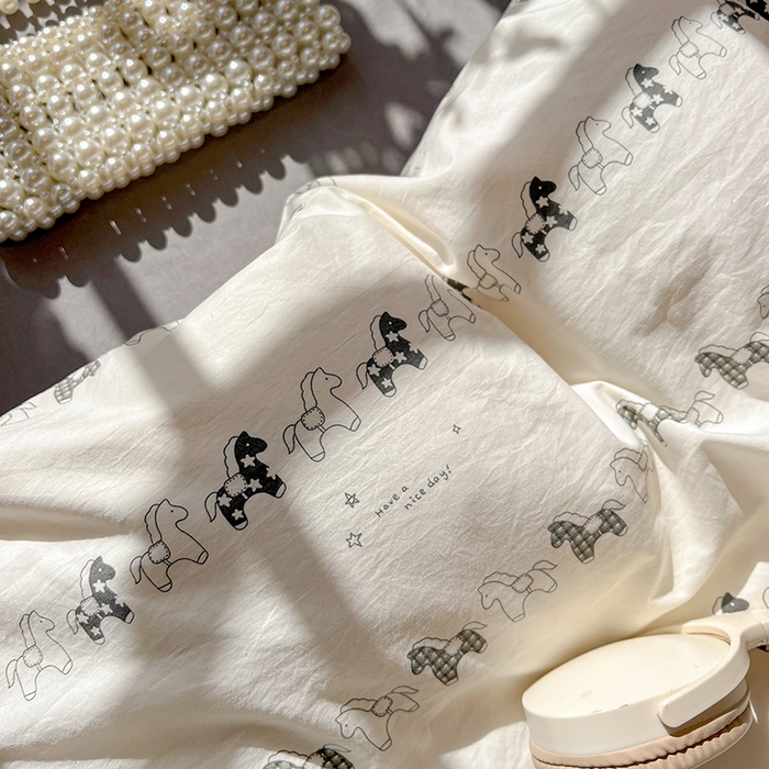 91家纺网 家纺一手货源 找家纺 一比一家纺 2026新款古法水洗仿棉云感纱A类四件套 小木马