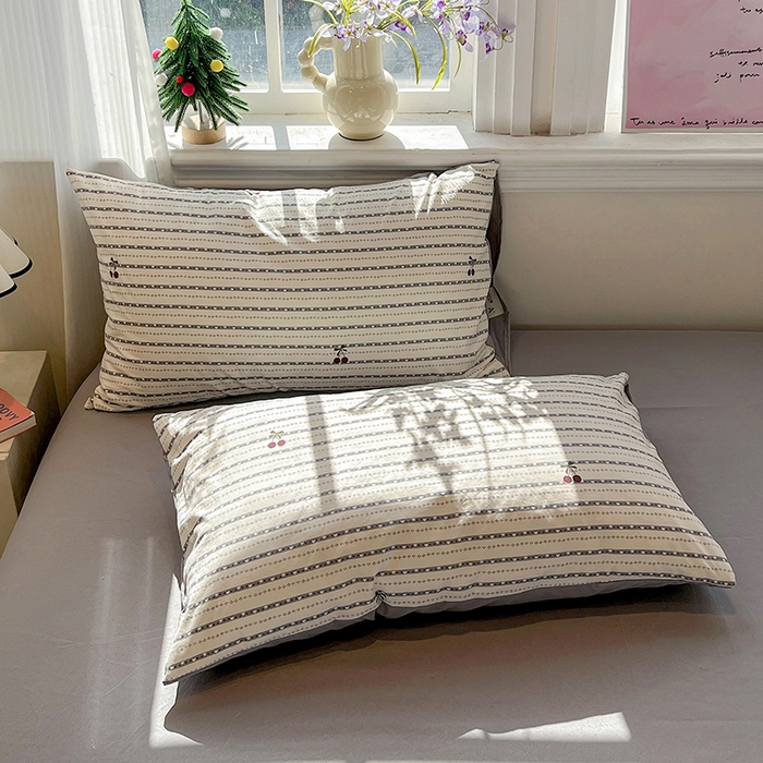 91家纺网 家纺一手货源 找家纺 一比一家纺 2026新款古法水洗仿棉云感纱A类四件套 灰樱桃