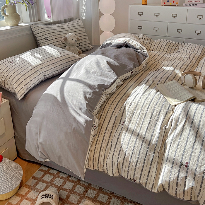 91家纺网 家纺一手货源 找家纺 一比一家纺 2026新款古法水洗仿棉云感纱A类四件套 灰樱桃