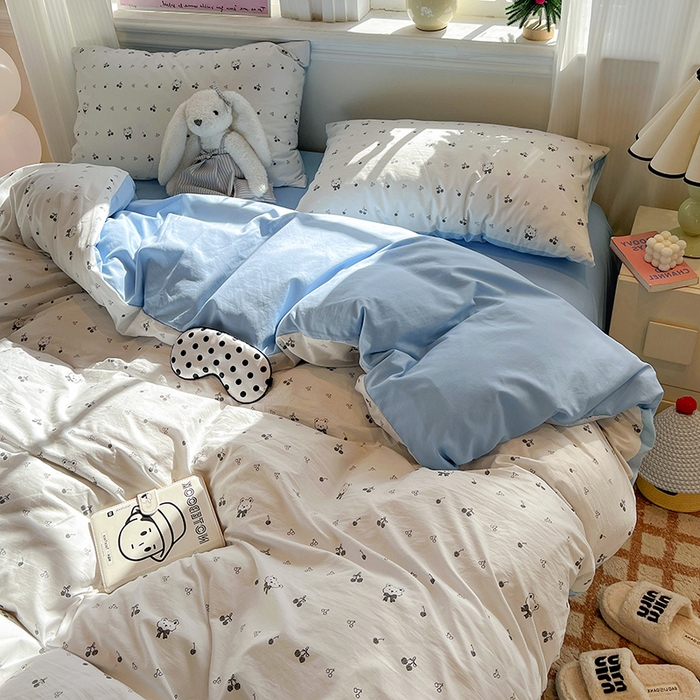 91家纺网 家纺一手货源 找家纺 一比一家纺 2026新款古法水洗仿棉云感纱A类四件套 樱桃熊