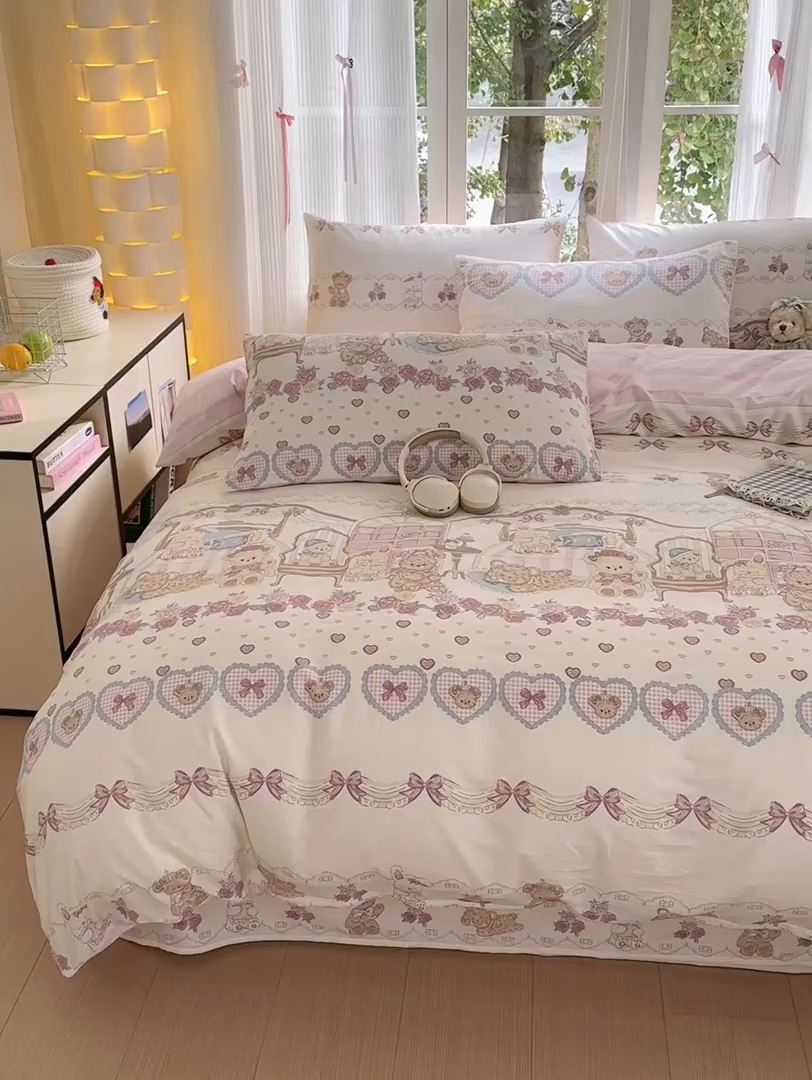 91家纺网 家纺一手货源 找家纺 清雅福 2025新款全棉柔软印花系列四件套 安缦小熊