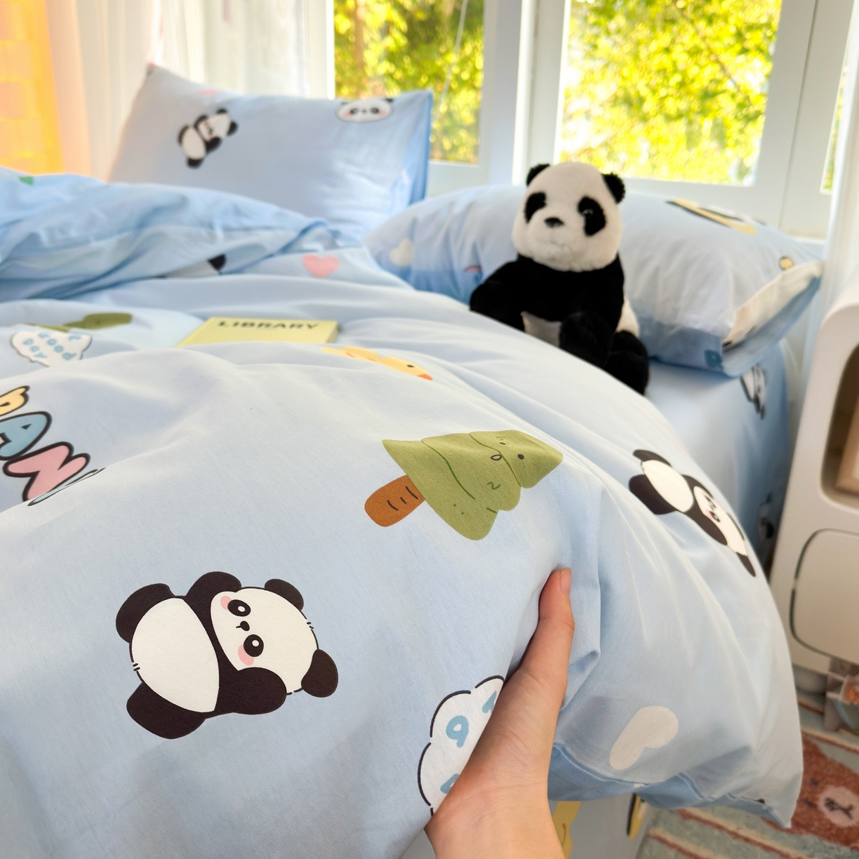 91家纺网 家纺一手货源 找家纺 清雅福 2025新款全棉柔软印花系列四件套 熊猫鸭鸭乐-兰