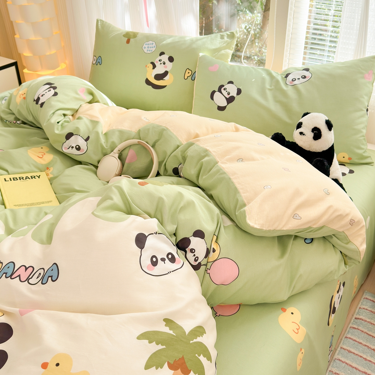 91家纺网 家纺一手货源 找家纺 清雅福 2025新款全棉柔软印花系列四件套 熊猫鸭鸭乐-绿