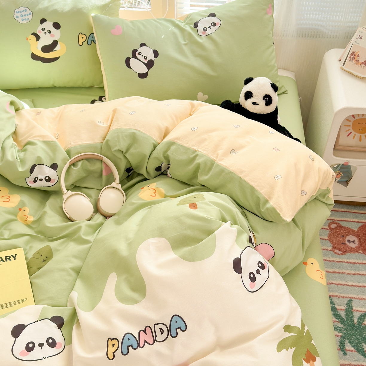 91家纺网 家纺一手货源 找家纺 清雅福 2025新款全棉柔软印花系列四件套 熊猫鸭鸭乐-绿