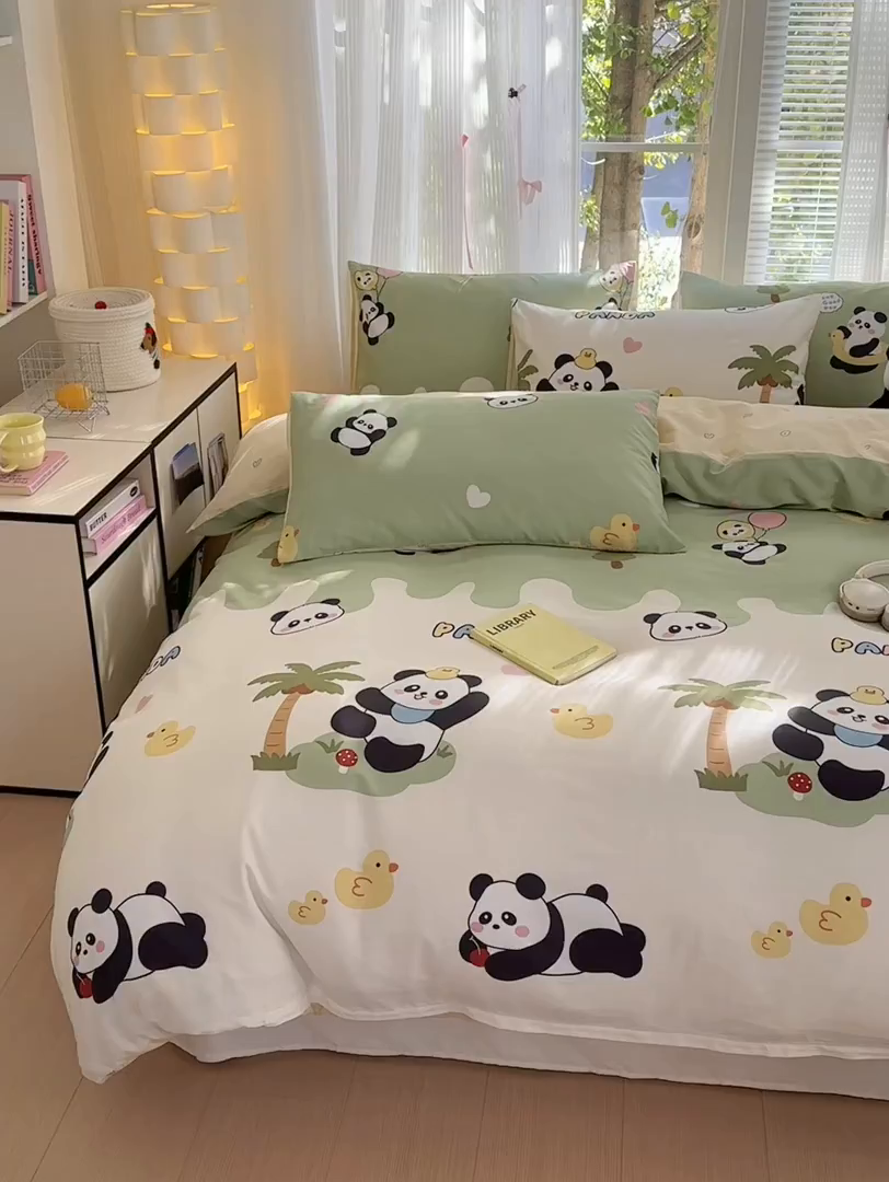 91家纺网 家纺一手货源 找家纺 清雅福 2025新款全棉柔软印花系列四件套 熊猫鸭鸭乐-绿