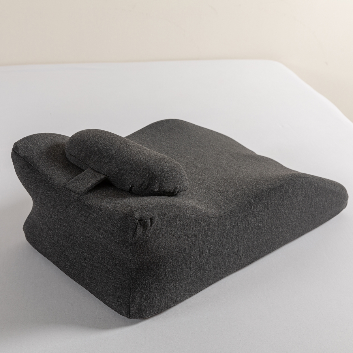 91家纺网 家纺一手货源 找家纺 麦哆乐 2025新款趴趴枕 深灰色