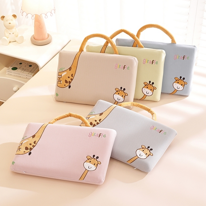 91家纺网 家纺一手货源 找家纺 （总）仁宇枕业 2025新款新品柔软亲肤暖绒手提面包记忆枕头枕芯长颈鹿记忆