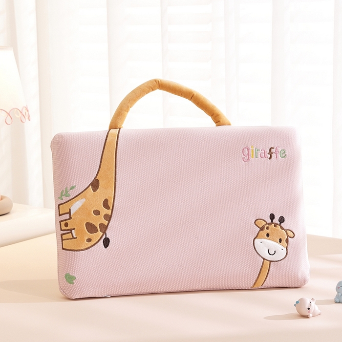 91家纺网 家纺一手货源 找家纺 （总）仁宇枕业 2025新款新品柔软亲肤暖绒手提面包记忆枕头枕芯长颈鹿记忆