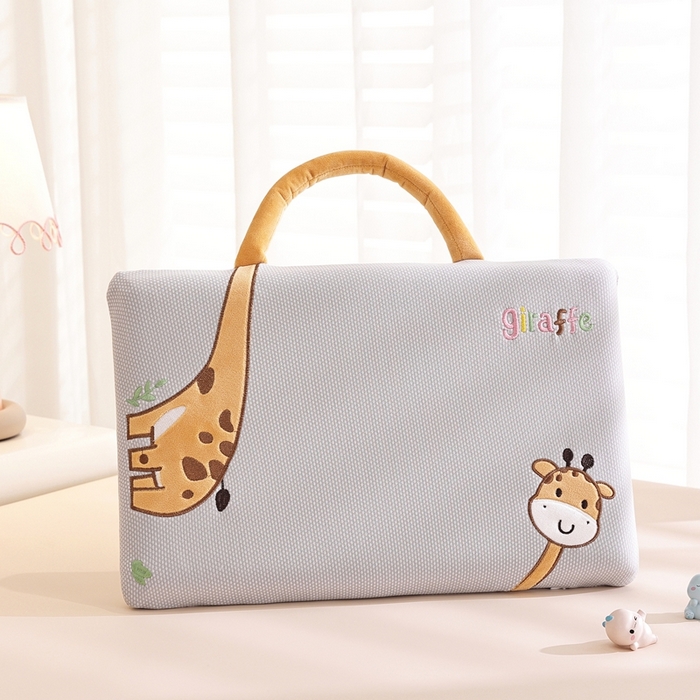 仁宇枕业 2025新款新品柔软亲肤暖绒手提面包记忆枕头枕芯长颈鹿记忆 暖绒长颈鹿手提面包枕-灰色