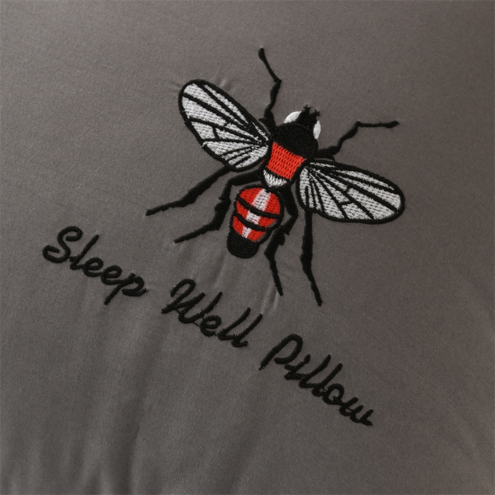 91家纺网 家纺一手货源 找家纺 仁宇枕业 2025新款新品蜜蜂款羽丝绒舒适枕头枕芯 蜜蜂单边-灰色