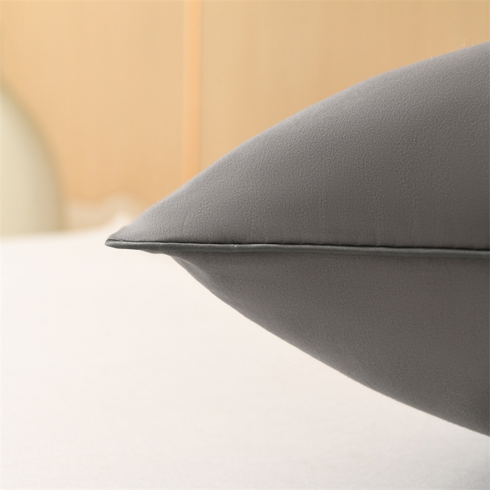 91家纺网 家纺一手货源 找家纺 仁宇枕业 2025新款新品蜜蜂款羽丝绒舒适枕头枕芯 蜜蜂单边-灰色