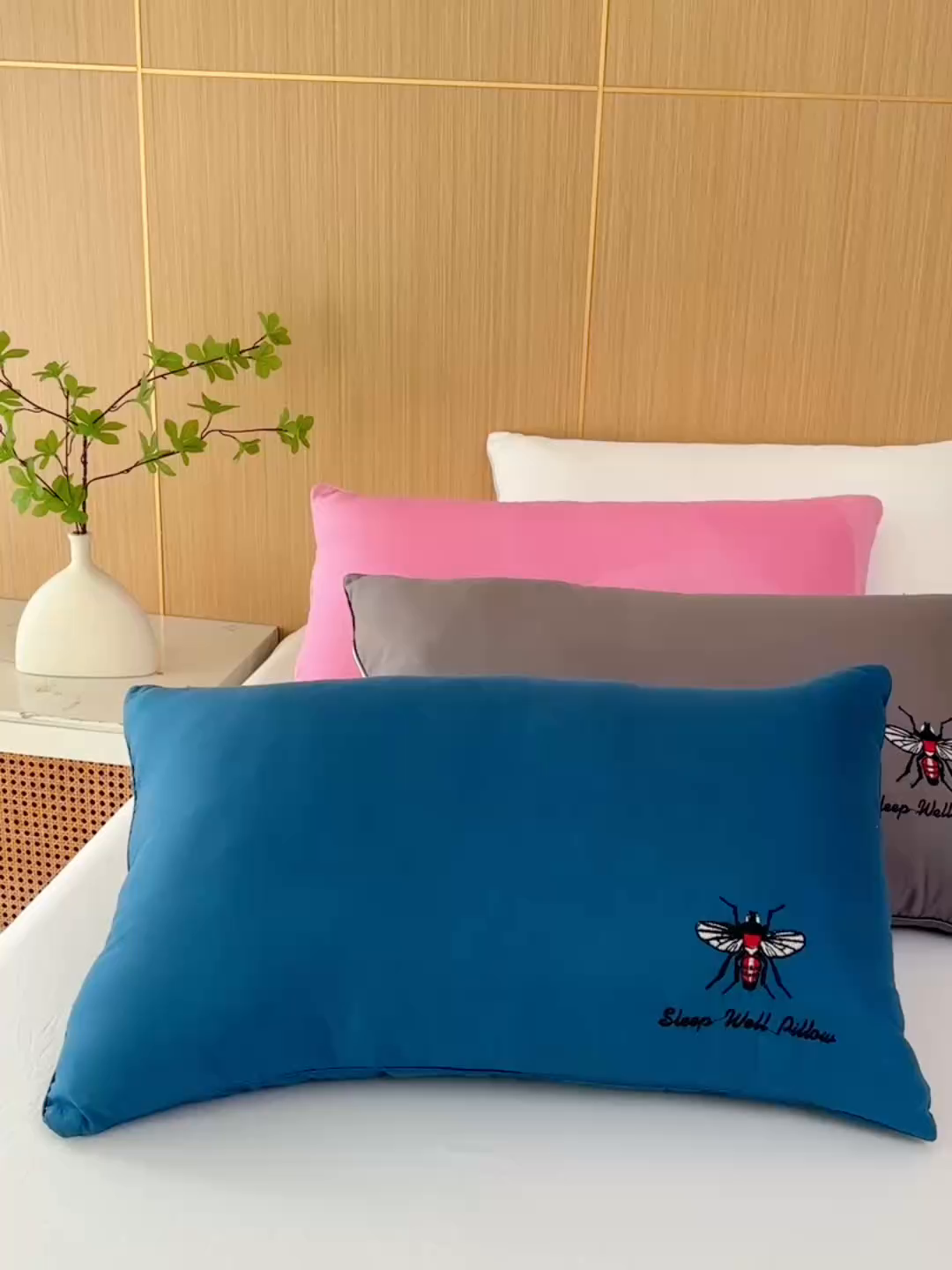 91家纺网 家纺一手货源 找家纺 仁宇枕业 2025新款新品蜜蜂款羽丝绒舒适枕头枕芯 蜜蜂双边-蓝色