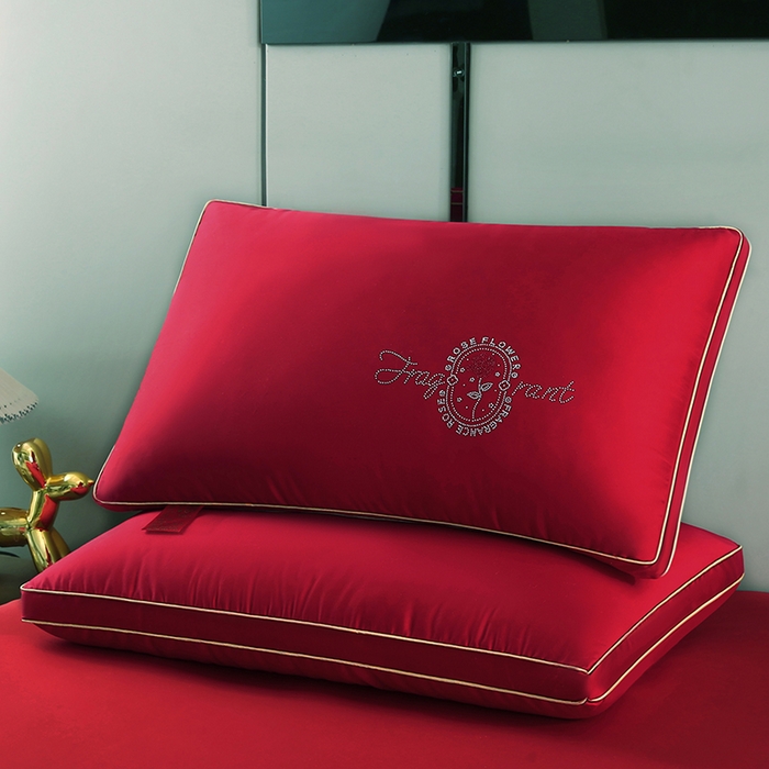 91家纺网 家纺一手货源 找家纺 （总）贤内助家纺 2025新款全棉大红婚庆枕芯枕头护肩枕舒适枕羽丝枕
