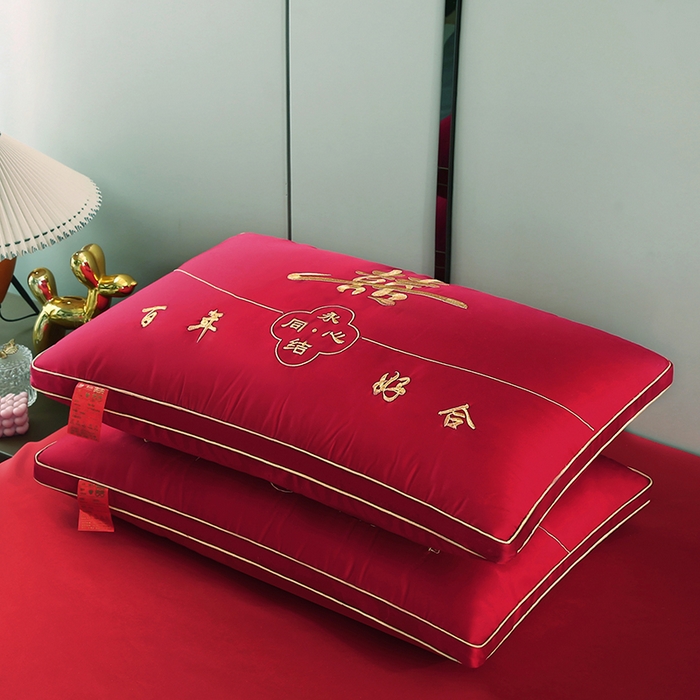 91家纺网 家纺一手货源 找家纺 贤内助家纺 2025新款全棉大红婚庆枕芯枕头护肩枕舒适枕羽丝枕 永结同心 48*74cm/只