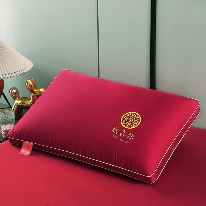 91家纺网 家纺一手货源 找家纺 贤内助家纺 2025新款全棉大红婚庆枕芯枕头护肩枕舒适枕羽丝枕 欢喜你 48*74cm/只