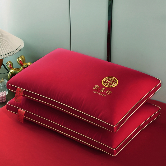 91家纺网 家纺一手货源 找家纺 贤内助家纺 2025新款全棉大红婚庆枕芯枕头护肩枕舒适枕羽丝枕 欢喜你 48*74cm/只