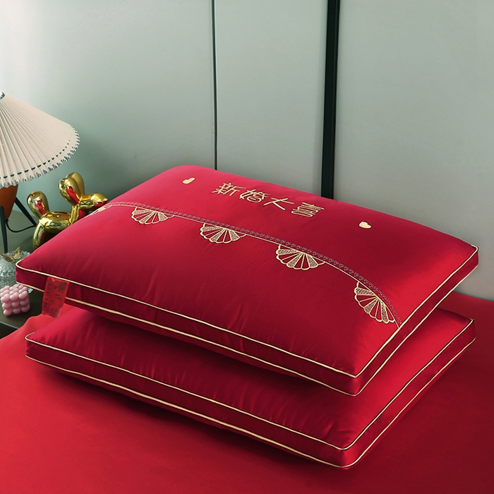91家纺网 家纺一手货源 找家纺 贤内助家纺 2025新款全棉大红婚庆枕芯枕头护肩枕舒适枕羽丝枕 新婚大喜 48*74cm/只