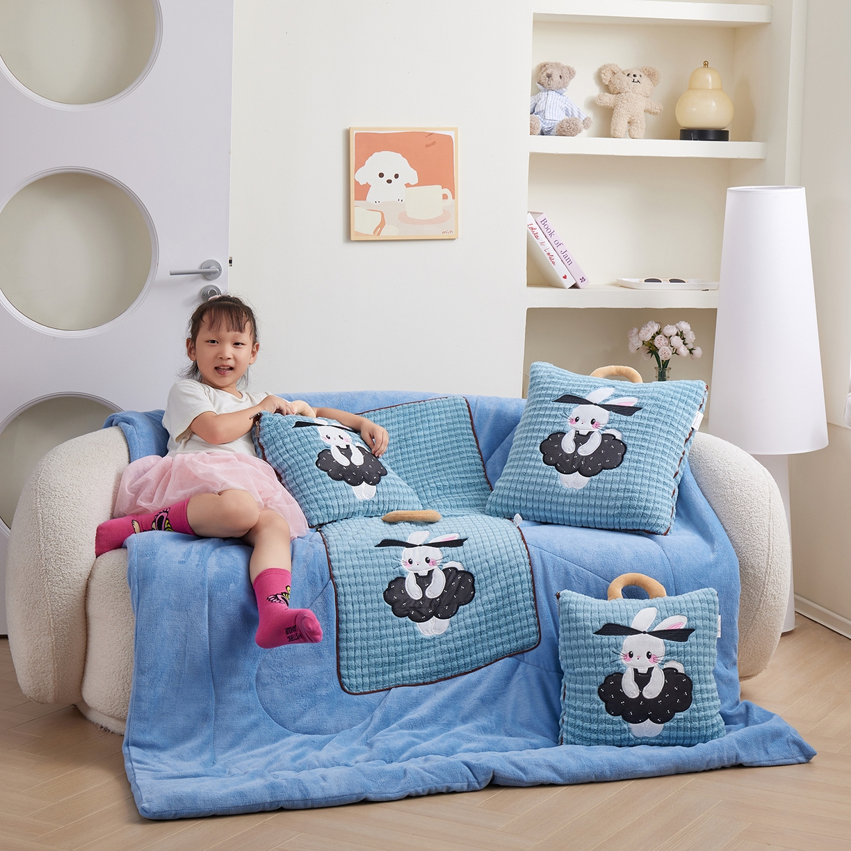 91家纺网 家纺一手货源 找家纺 （总）宝马家纺（原梦童画） 2025新款加厚巴黎兔抱枕被