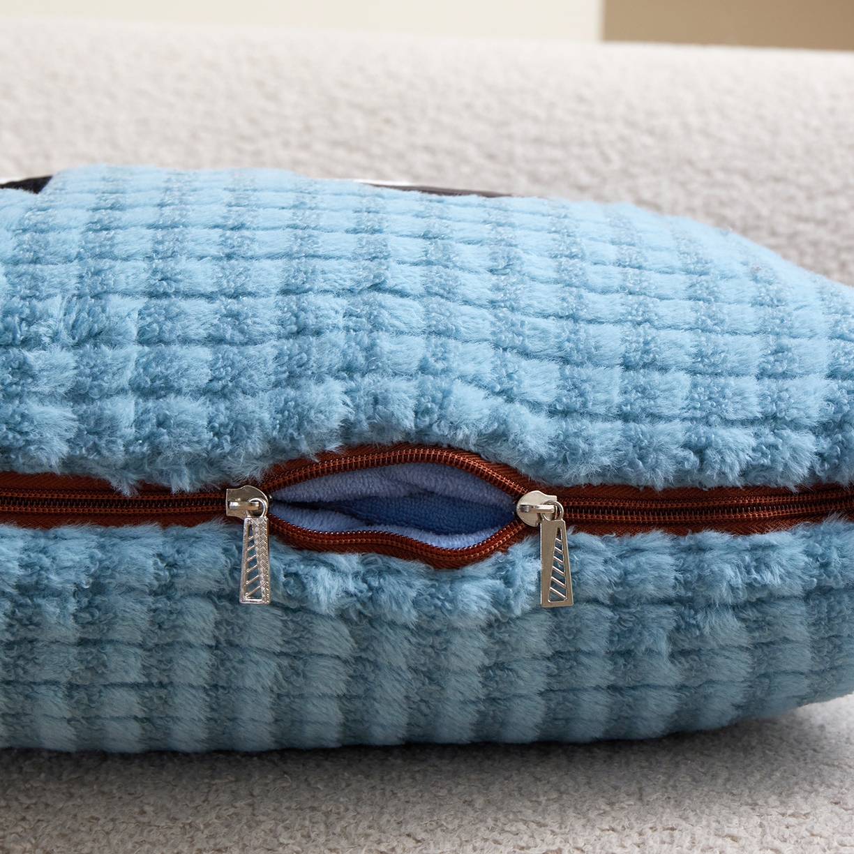 91家纺网 家纺一手货源 找家纺 （总）宝马家纺（原梦童画） 2025新款加厚巴黎兔抱枕被