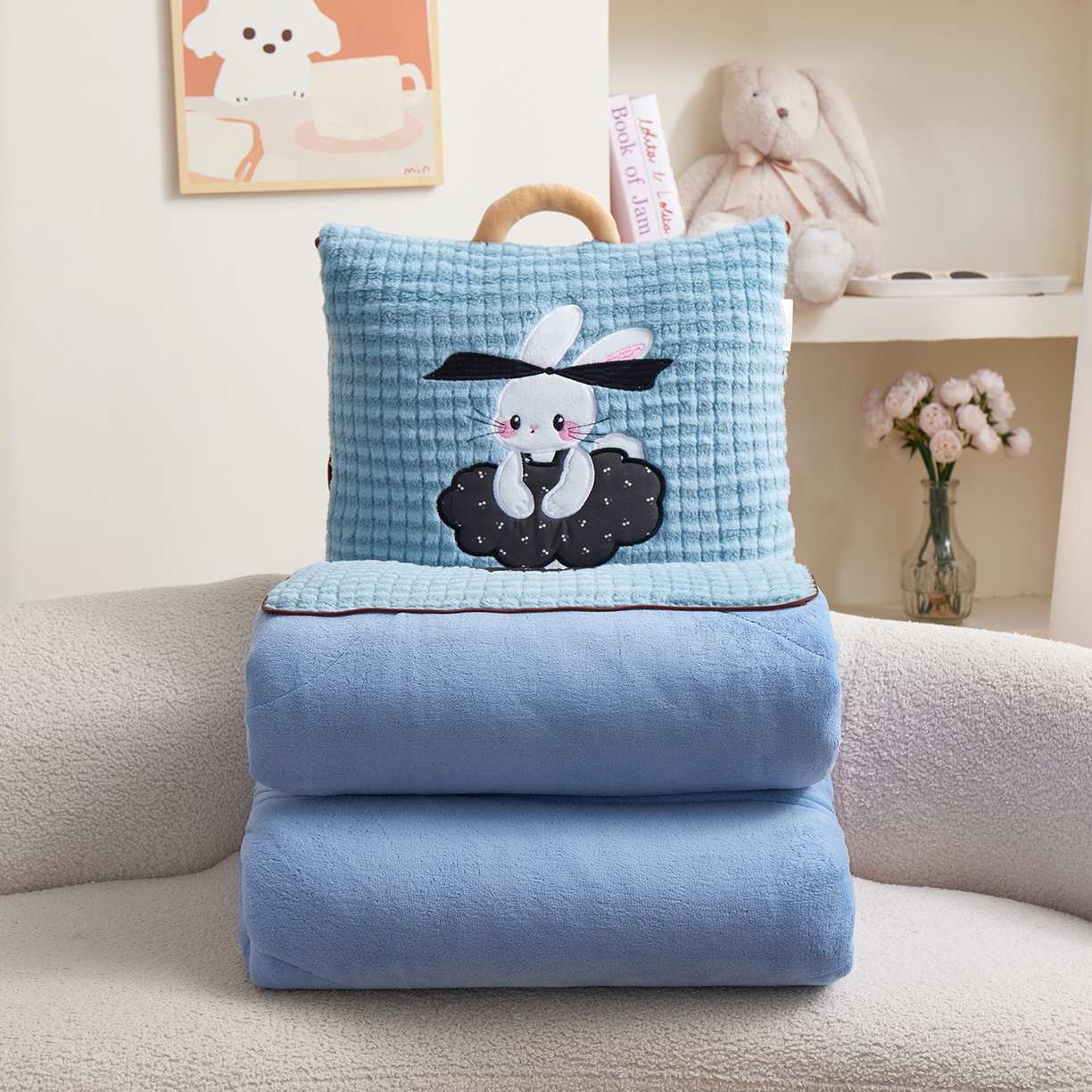 91家纺网 家纺一手货源 找家纺 （总）宝马家纺（原梦童画） 2025新款加厚巴黎兔抱枕被