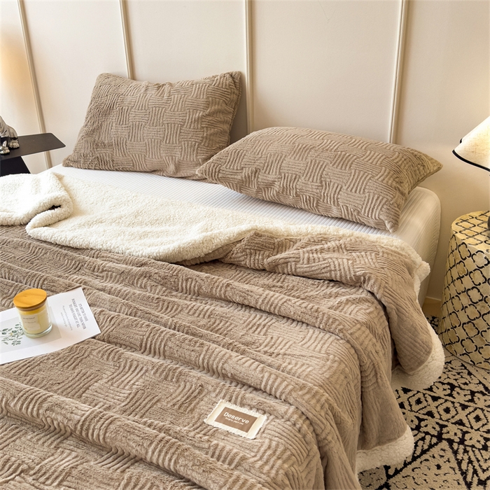 91家纺网 家纺一手货源 找家纺 （总）慕木家纺 2025新款A类高克重加厚兔毛绒双层毛毯斜纹条纹系列(跨境首选提供买家秀)