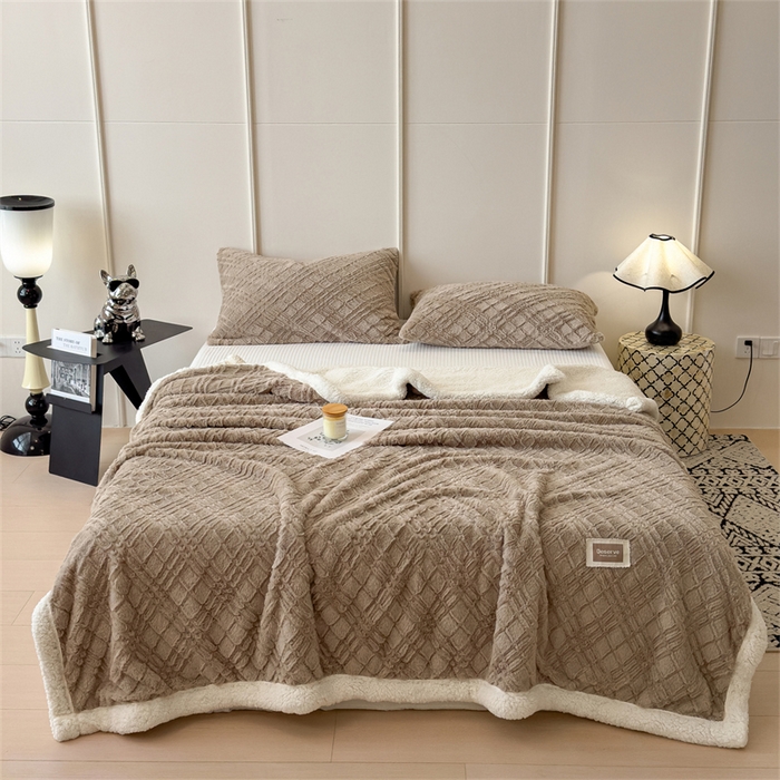 91家纺网 家纺一手货源 找家纺 慕木家纺 2025新款A类高克重加厚兔毛绒双层毛毯斜纹条纹系列(跨境首选提供买家秀) 兔兔绒-斜纹-咖啡