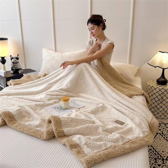 91家纺网 家纺一手货源 找家纺 慕木家纺 2025新款A类高克重加厚兔毛绒双层毛毯斜纹条纹系列(跨境首选提供买家秀) 兔兔绒-条纹-奶杏咖