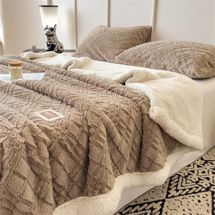 91家纺网 家纺一手货源 找家纺 慕木家纺 2025新款A类高克重加厚兔毛绒双层毛毯斜纹条纹系列(跨境首选提供买家秀) 兔兔绒-斜纹-咖啡