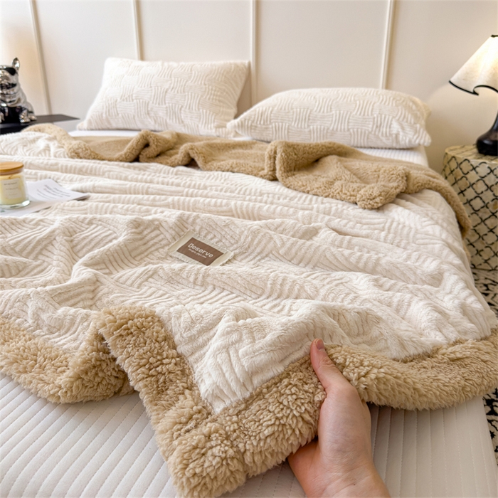 91家纺网 家纺一手货源 找家纺 慕木家纺 2025新款A类高克重加厚兔毛绒双层毛毯斜纹条纹系列(跨境首选提供买家秀) 兔兔绒-条纹-奶杏咖