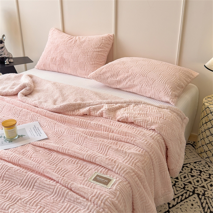 91家纺网 家纺一手货源 找家纺 慕木家纺 2025新款A类高克重加厚兔毛绒双层毛毯斜纹条纹系列(跨境首选提供买家秀) 兔兔绒-条纹-仙女粉