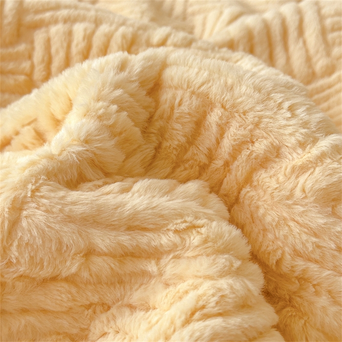 91家纺网 家纺一手货源 找家纺 慕木家纺 2025新款A类高克重加厚兔毛绒双层毛毯斜纹条纹系列(跨境首选提供买家秀) 兔兔绒-条纹-奶油黄