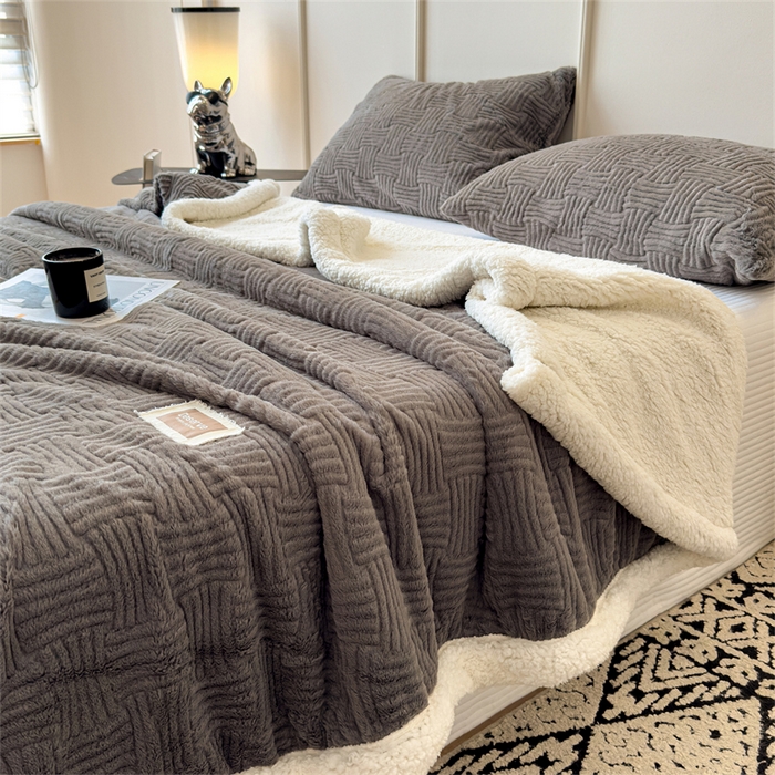 91家纺网 家纺一手货源 找家纺 慕木家纺 2025新款A类高克重加厚兔毛绒双层毛毯斜纹条纹系列(跨境首选提供买家秀) 兔兔绒-条纹-夜空灰