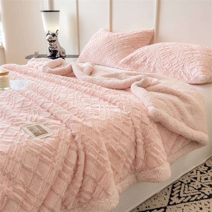 91家纺网 家纺一手货源 找家纺 慕木家纺 2025新款A类高克重加厚兔毛绒双层毛毯斜纹条纹系列(跨境首选提供买家秀) 兔兔绒-斜纹-仙女粉