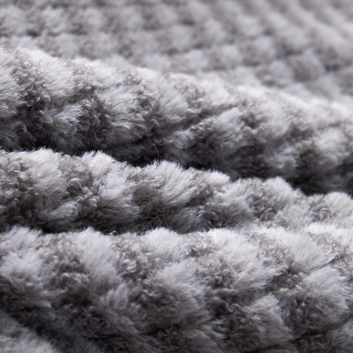 91家纺网 家纺一手货源 找家纺 宝马家纺（原梦童画） 2025新款加厚巴黎兔抱枕被 巴黎兔-灰