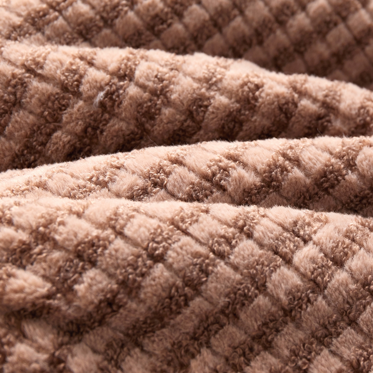 91家纺网 家纺一手货源 找家纺 宝马家纺（原梦童画） 2025新款加厚巴黎兔抱枕被 巴黎兔-咖